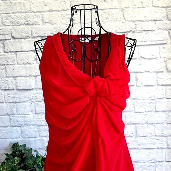 New York and Co. Sleeveless Red Chiffon overlay sleeveless blouse size XS - Picture 2 of 6